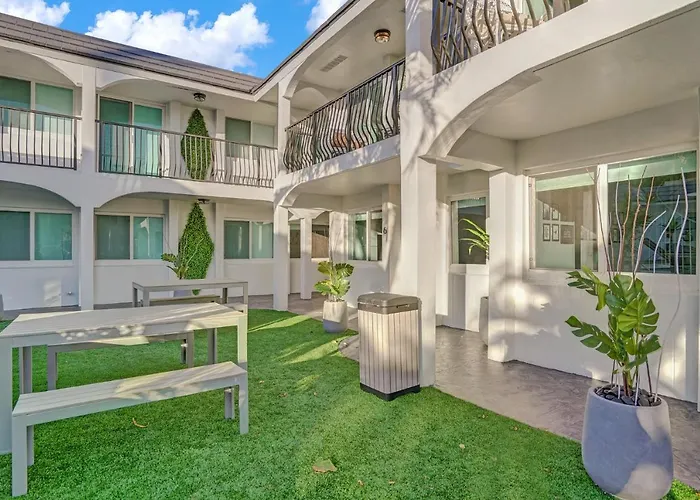 Bright Beachside Getaway