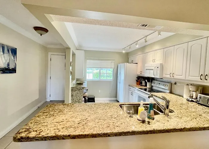Lovely 2Bed 2Ba Vacation Rental Near The Beach